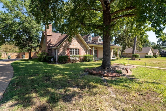 view of front facade with a front lawn