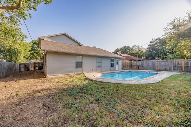 view of pool featuring a yard