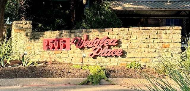 view of community / neighborhood sign