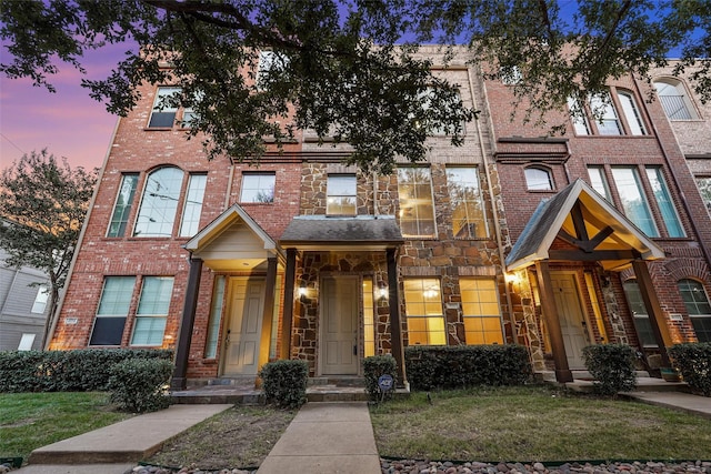 view of front of house with a lawn