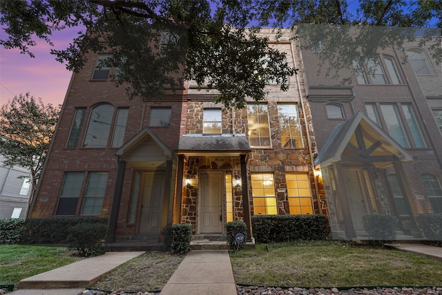 view of front of home with a yard