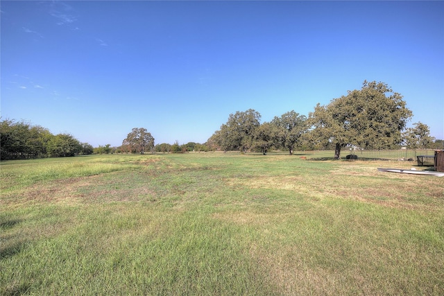 view of yard featuring a rural view