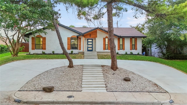 ranch-style home with a front lawn