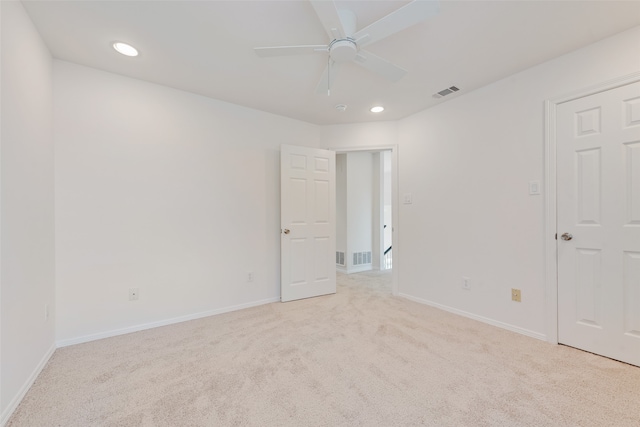 carpeted empty room featuring ceiling fan