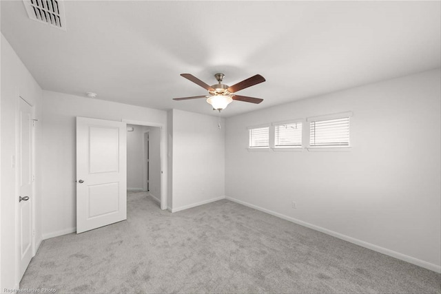 carpeted empty room featuring ceiling fan