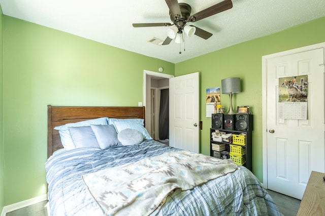 bedroom featuring a textured ceiling and ceiling fan