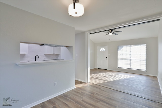 entrance foyer featuring light hardwood / wood-style flooring, sink, and ceiling fan