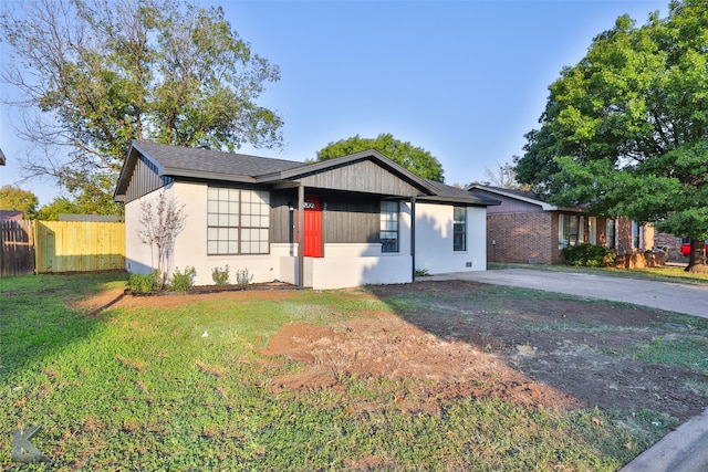 view of front of property with a front lawn