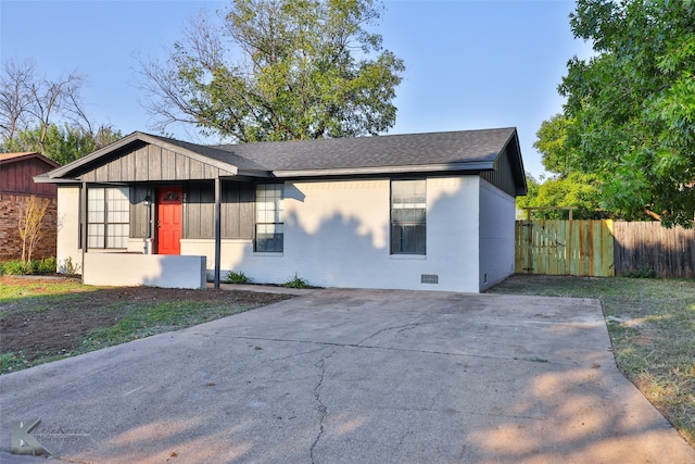 view of front of property