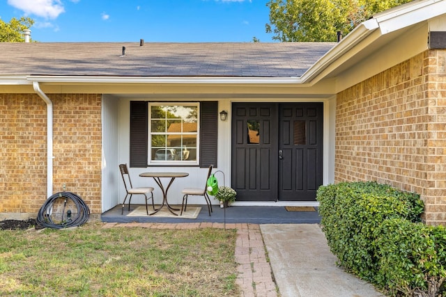 doorway to property with covered porch