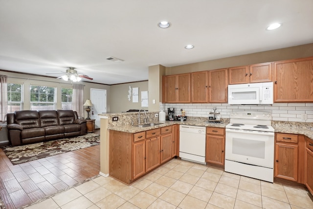 kitchen featuring kitchen peninsula, sink, light wood-type flooring, white appliances, and ceiling fan