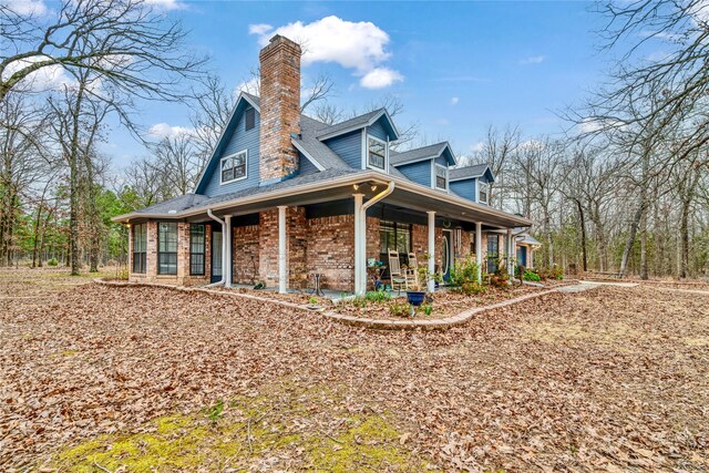 view of exterior entry featuring covered porch