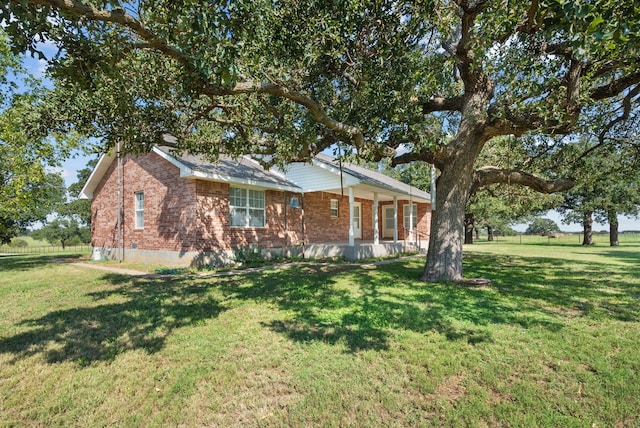 view of front of house featuring a front yard