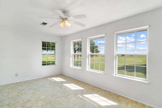 empty room featuring ceiling fan