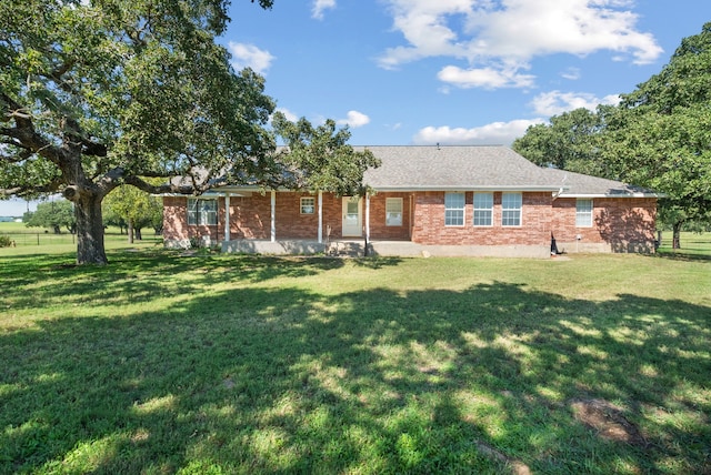 single story home featuring a front lawn