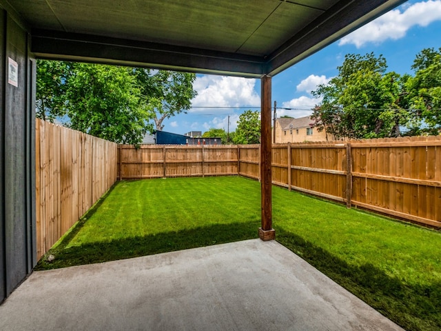 view of yard featuring a patio