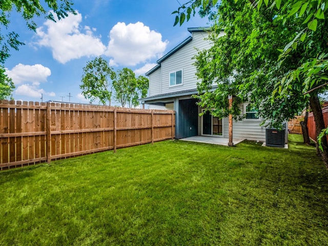 view of yard with a patio area