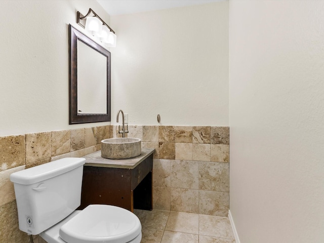 1517 Windward Ln, Wylie, TX 75098 - bathroom featuring tile walls, toilet, vanity, and a wainscoted wall