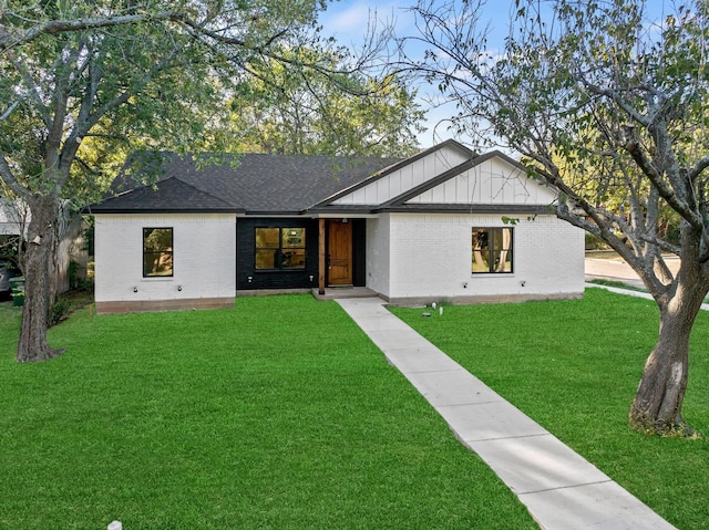 modern inspired farmhouse featuring a front lawn