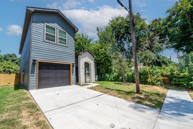 view of front facade featuring a garage and a front lawn