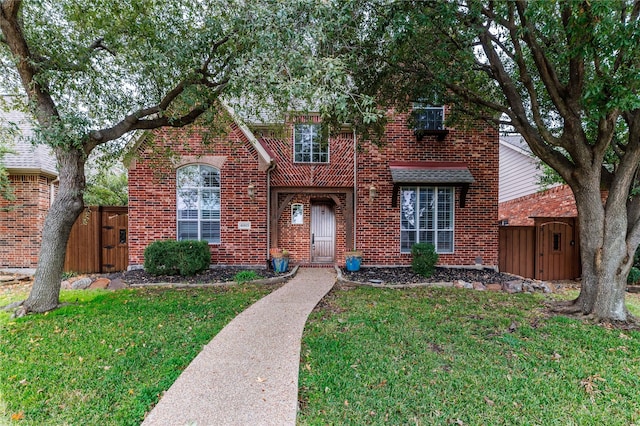 view of front of home featuring a front lawn