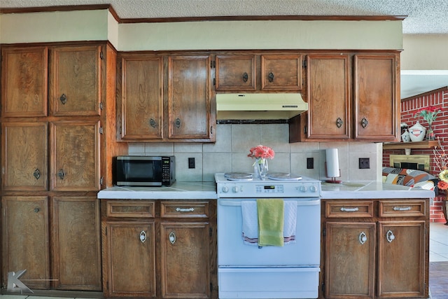 kitchen with backsplash, kitchen peninsula, white electric range oven, and a textured ceiling