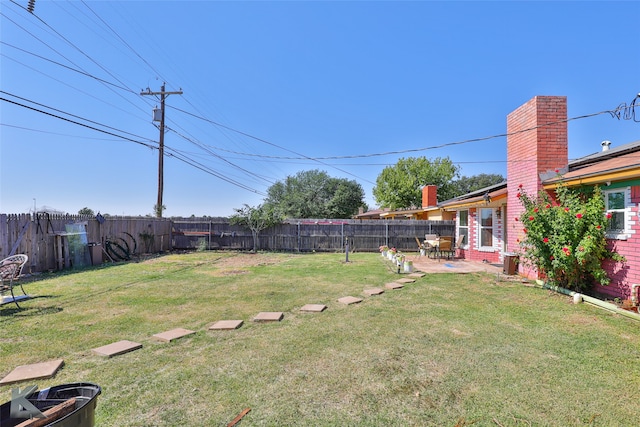 view of yard featuring a patio area