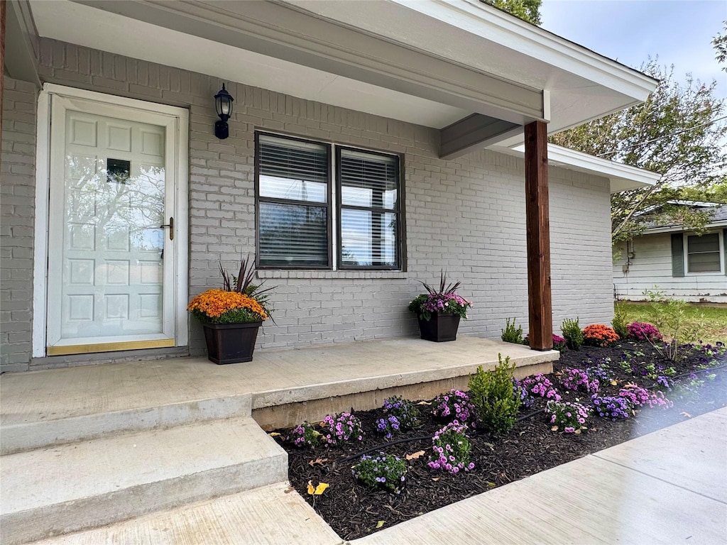 doorway to property featuring covered porch