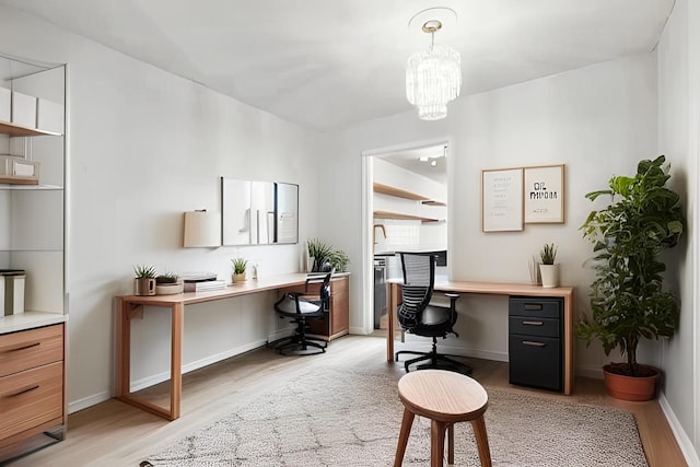 empty room with dark wood-style floors, baseboards, visible vents, and a notable chandelier