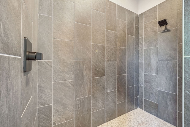 bathroom featuring tiled shower