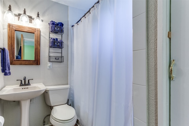 bathroom featuring toilet and a shower with curtain