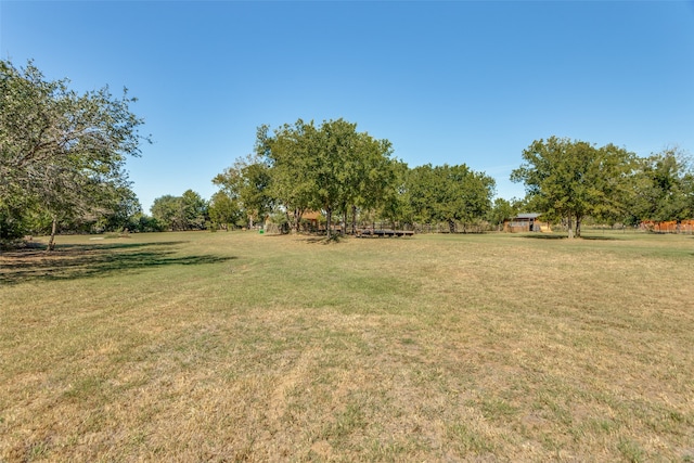 view of yard featuring a rural view