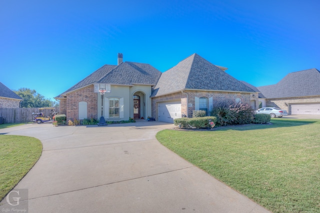 view of front facade featuring a front lawn and a garage