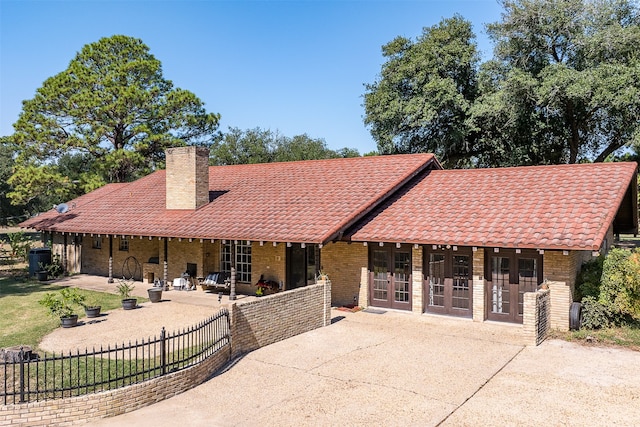 view of front of home featuring a patio