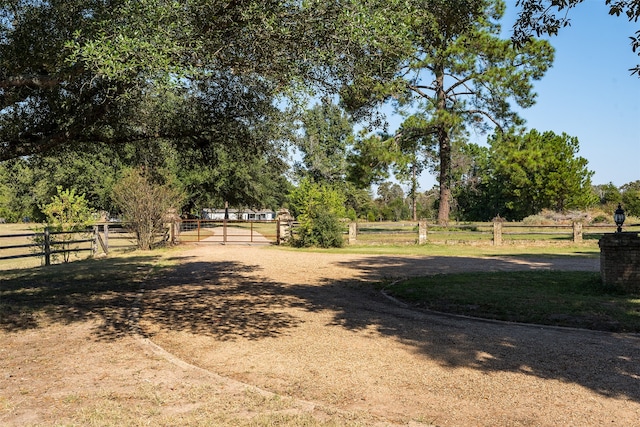 view of yard featuring a rural view