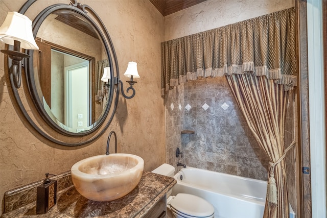 full bathroom with tiled shower / bath, vanity, and toilet