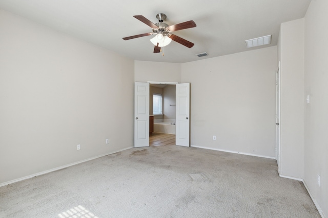 unfurnished room featuring light carpet and ceiling fan