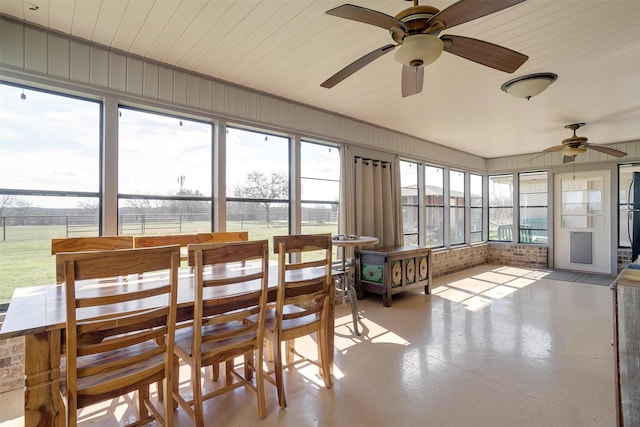 sunroom featuring ceiling fan