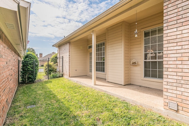 view of yard featuring a patio