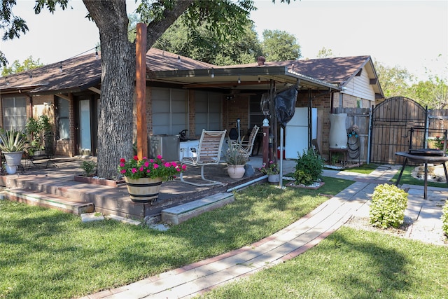 view of front of house featuring a patio area and a front yard