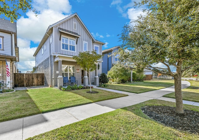 view of front of property featuring a front lawn