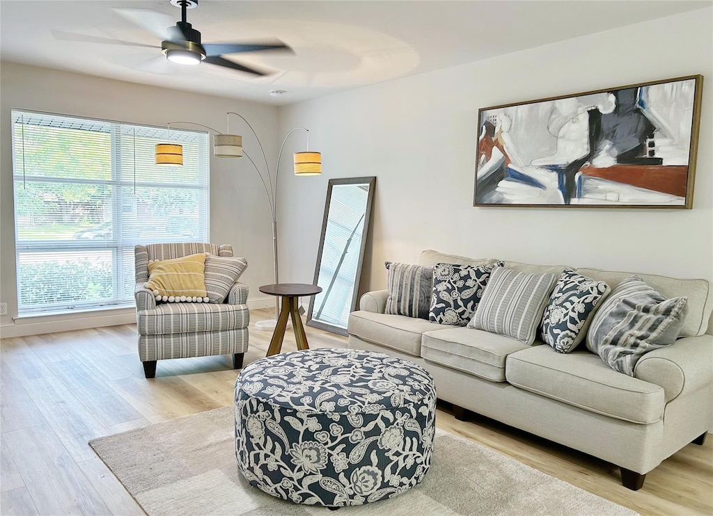 living room featuring light hardwood / wood-style floors and ceiling fan