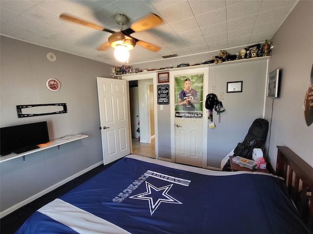 bedroom featuring ceiling fan