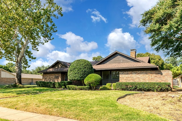 view of front of house with a front yard