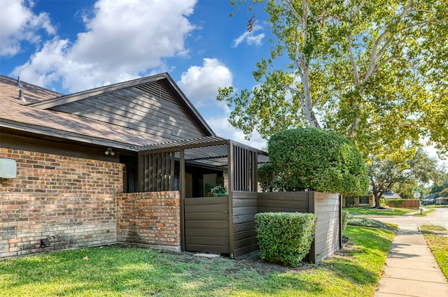 view of side of property featuring a yard