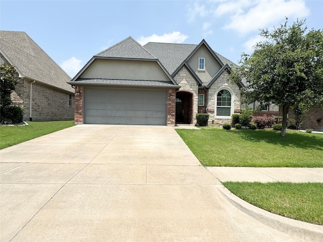 view of front facade featuring a front yard and a garage