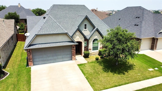 view of front facade with a front lawn