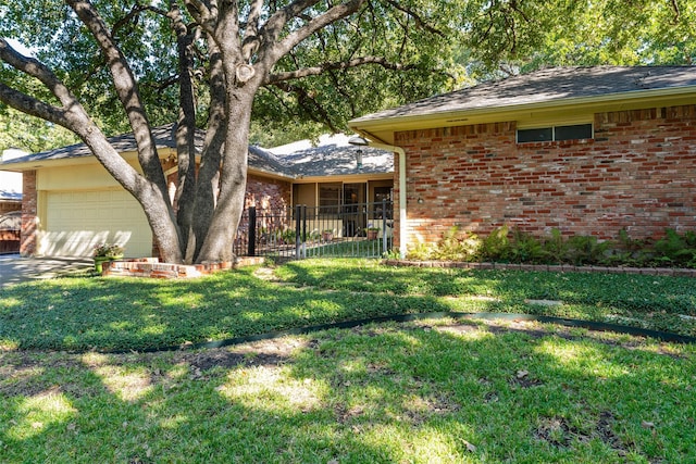 view of front of house featuring a garage and a front yard