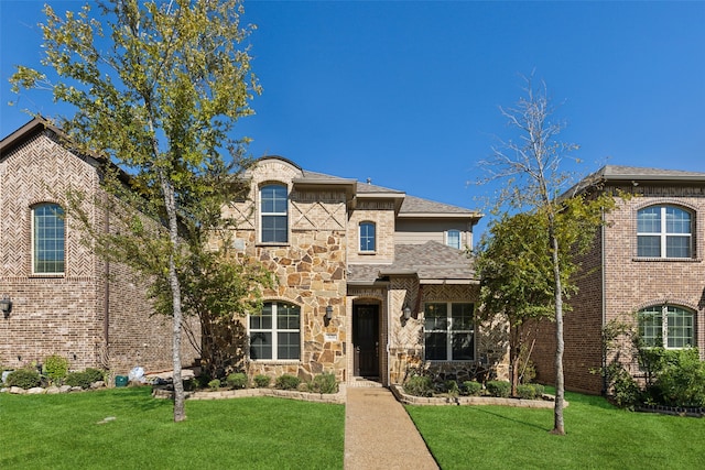 view of front facade with a front yard