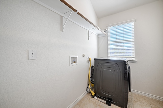 laundry room featuring washer / clothes dryer and light tile patterned floors